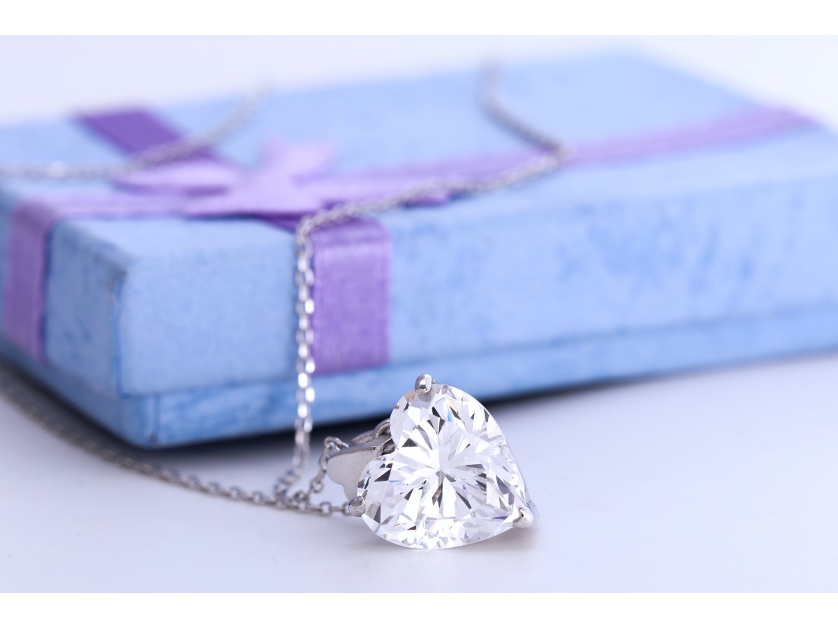 Moissanite Pendants: 10 Reasons Why Every Woman Should Have One