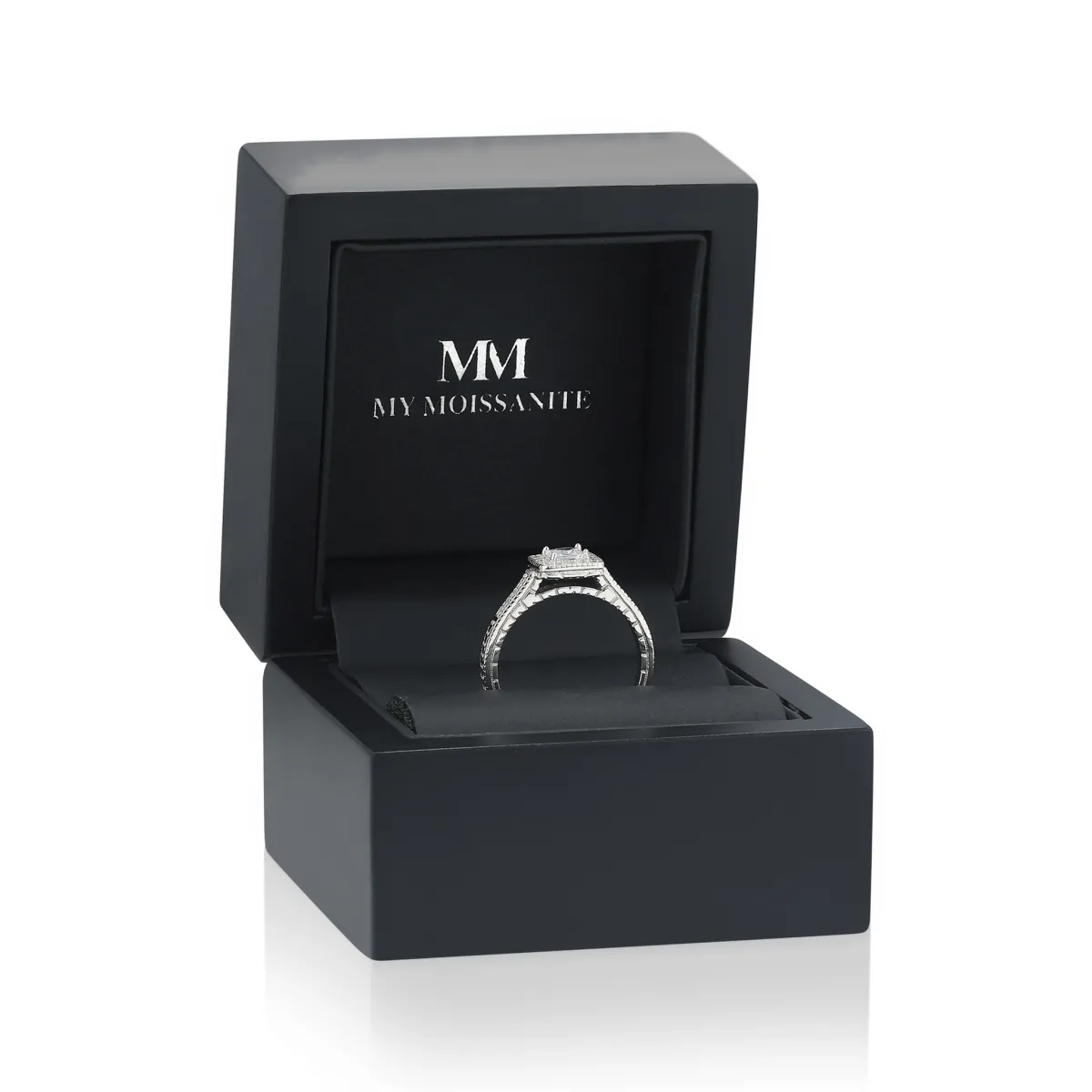 Paragone - Princess Cut Moissanite Halo Engagement Ring With Textured Band