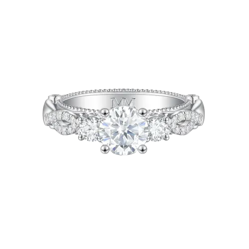 Circe - Pierścionek Zaręczynowy Inspiracji Vintage z Moissanitem i Bocznymi Kamieniami oraz Detalami Ażuru